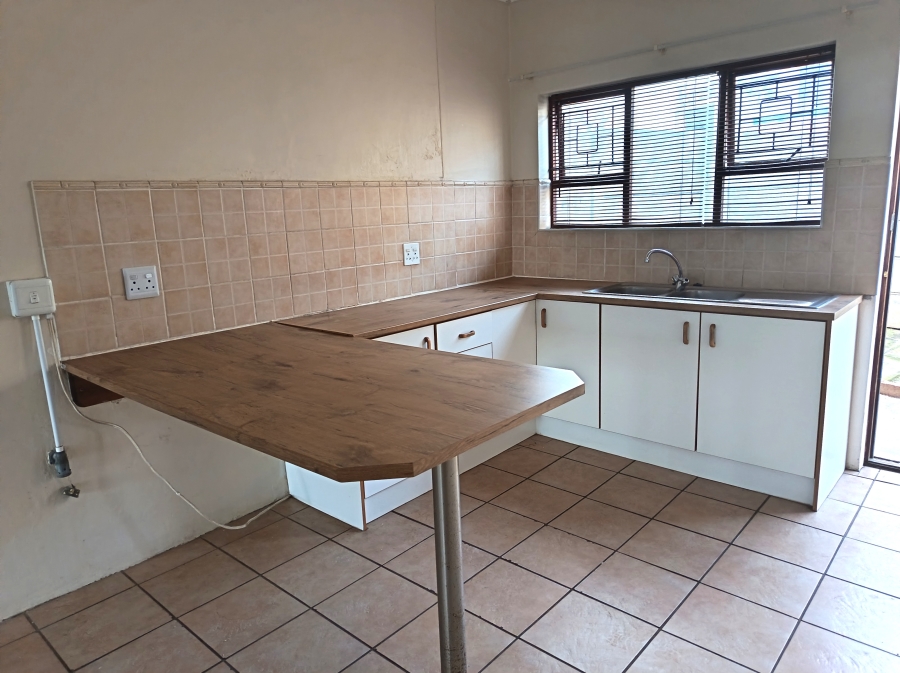 To Let 1 Bedroom Property for Rent in Van Riebeeck Hoogte Eastern Cape
